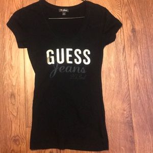 Black V-neck Guess tee